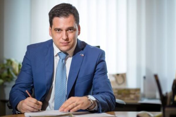 Zdechovský vyzývá Komisi k zákazu symbolů sovětského a současného ruského imperialismu